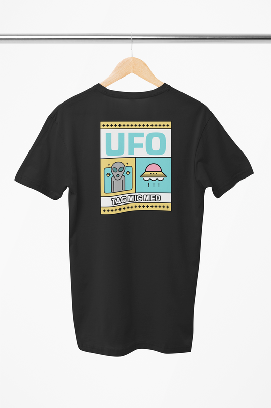 UFO og Alien på sort t-shirt