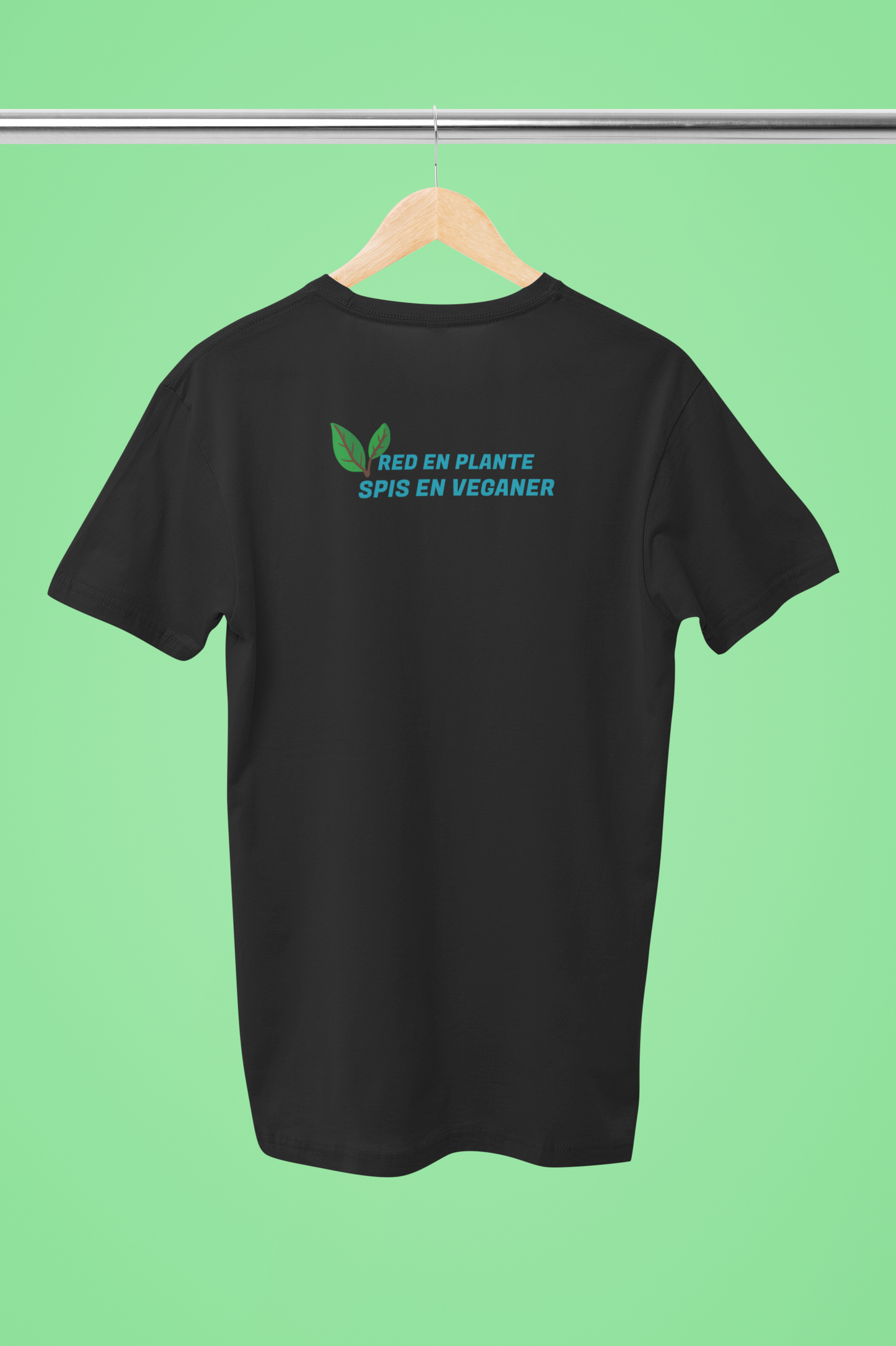 red en plante, spis en veganer sort t-shirt