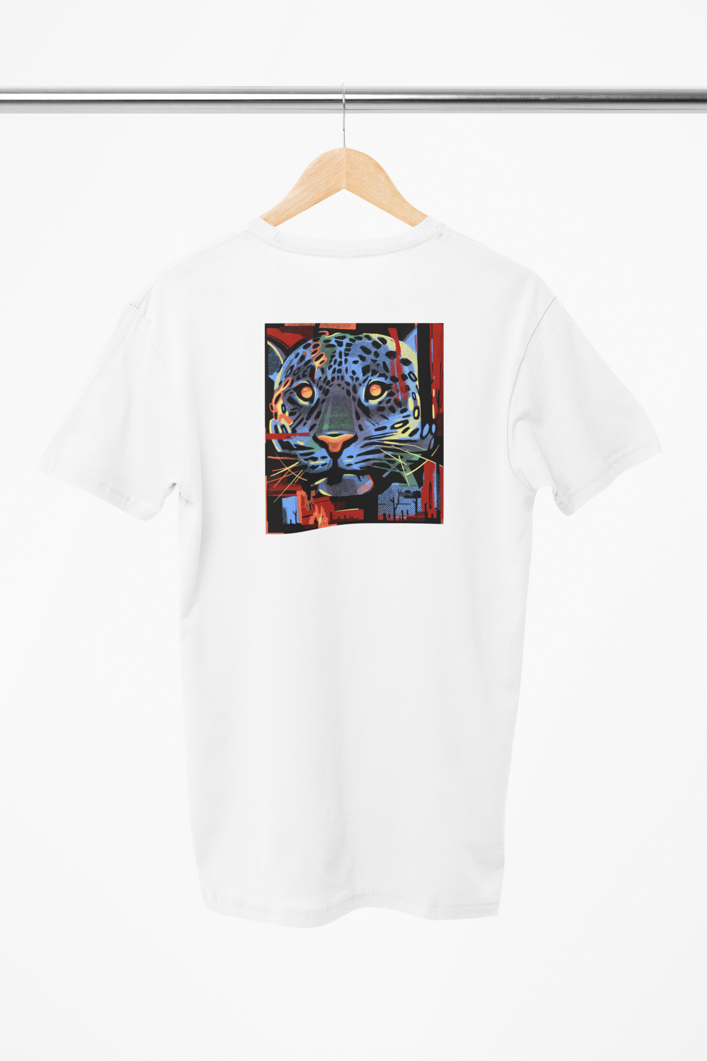 Leopard på hvid t-shirt