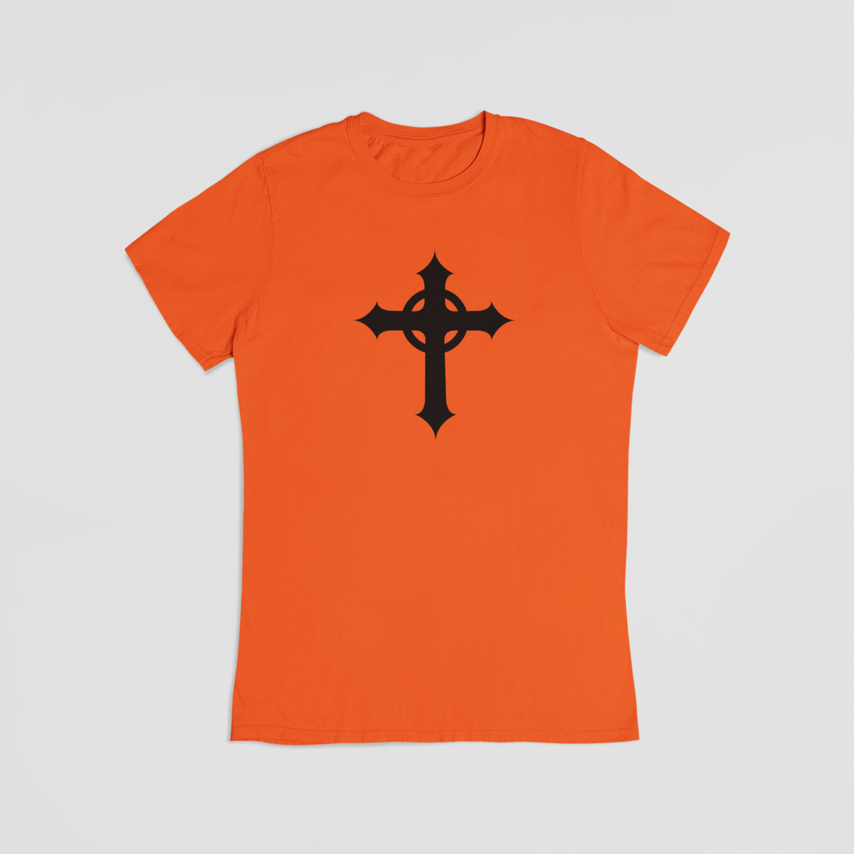 T-shirt med gotisk kors