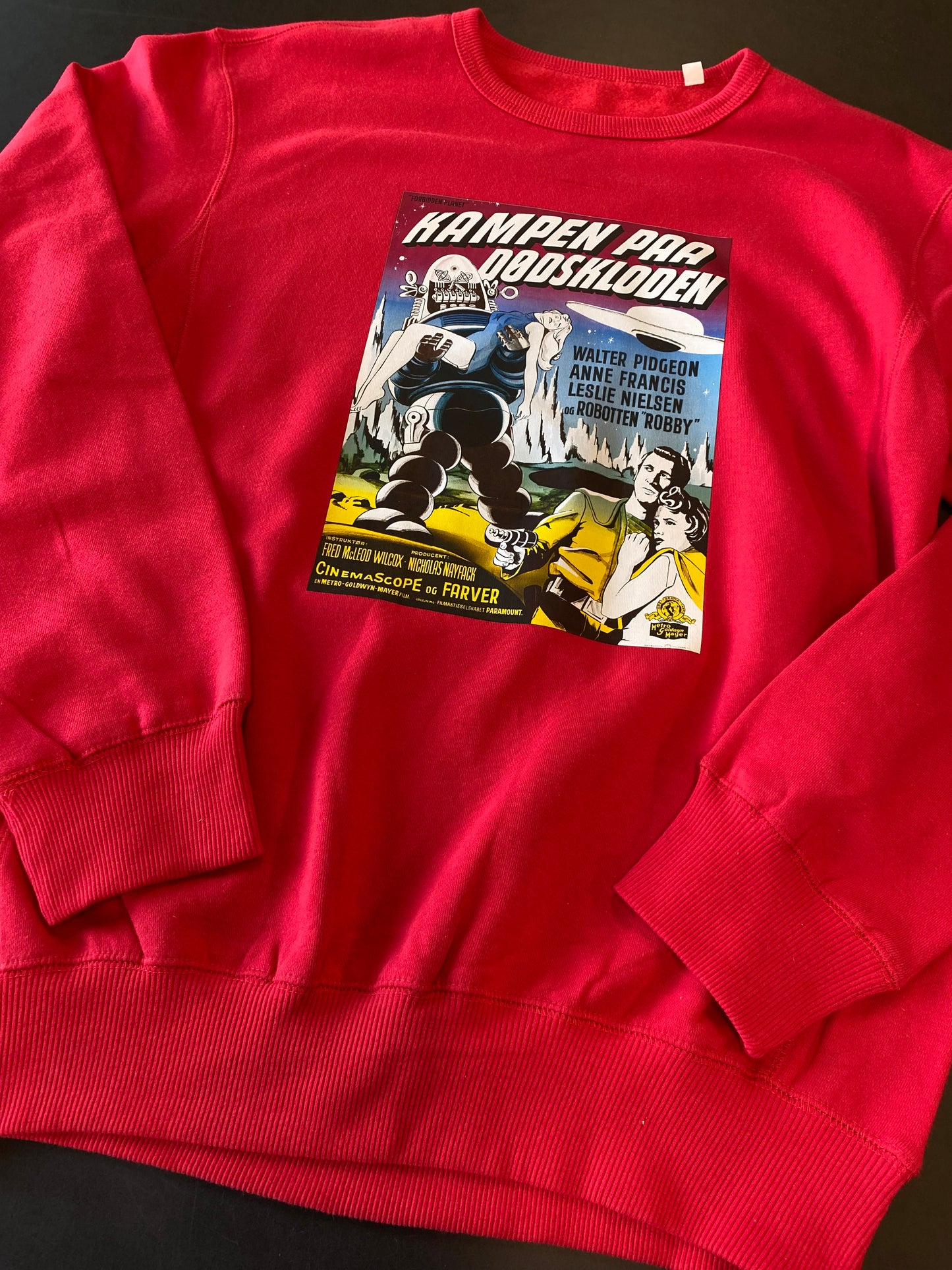 Kampen paa Dødskloden Crewneck Sweatshirt – Rød (XL)