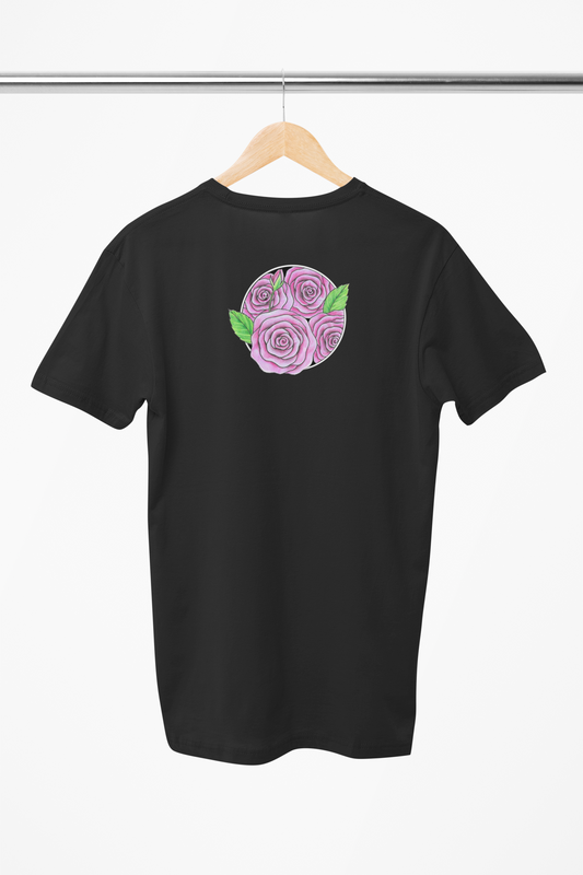 rose på sort t-shirt