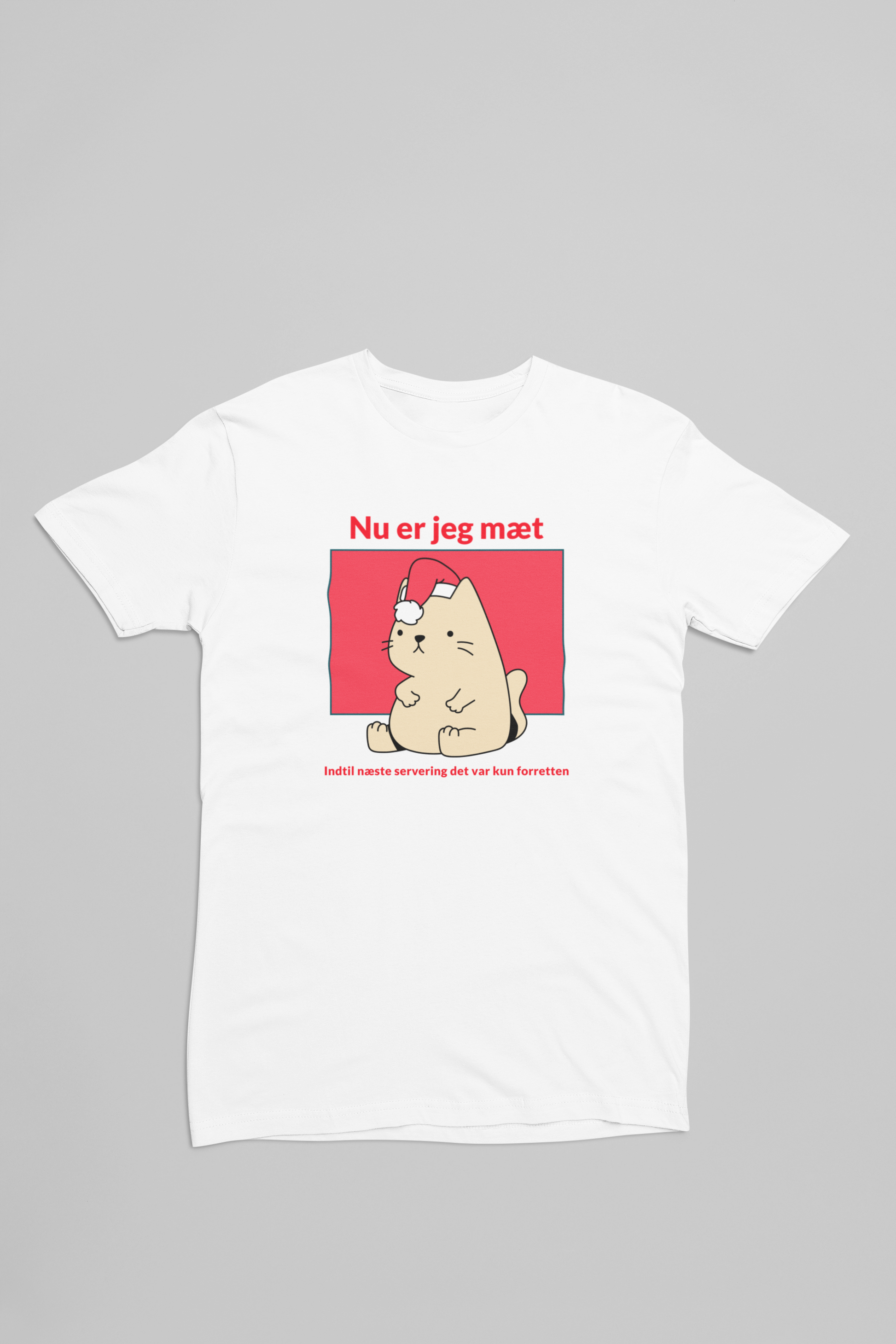 Hvid jule t-shirt med et buttet dyr der har spist for meget hvor der står Nu er jeg mæt