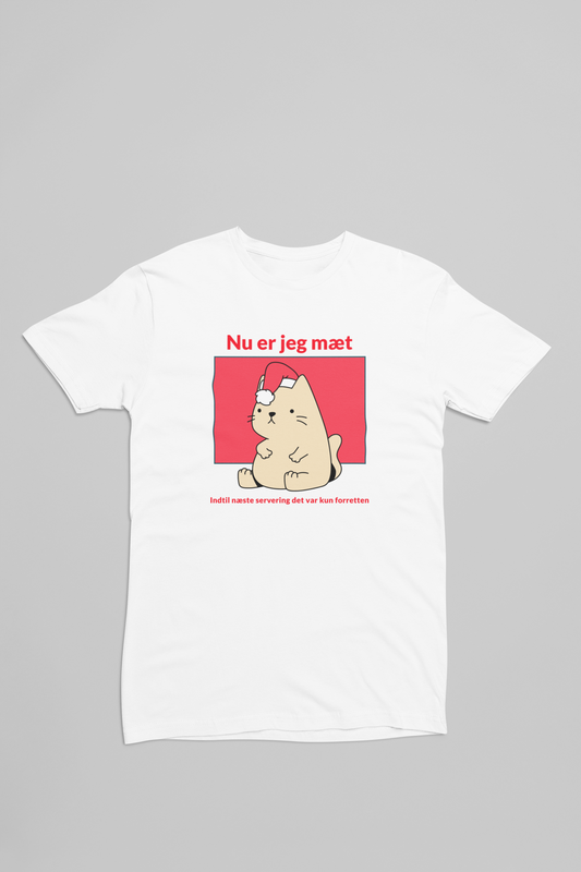 Hvid jule t-shirt med et buttet dyr der har spist for meget hvor der står Nu er jeg mæt
