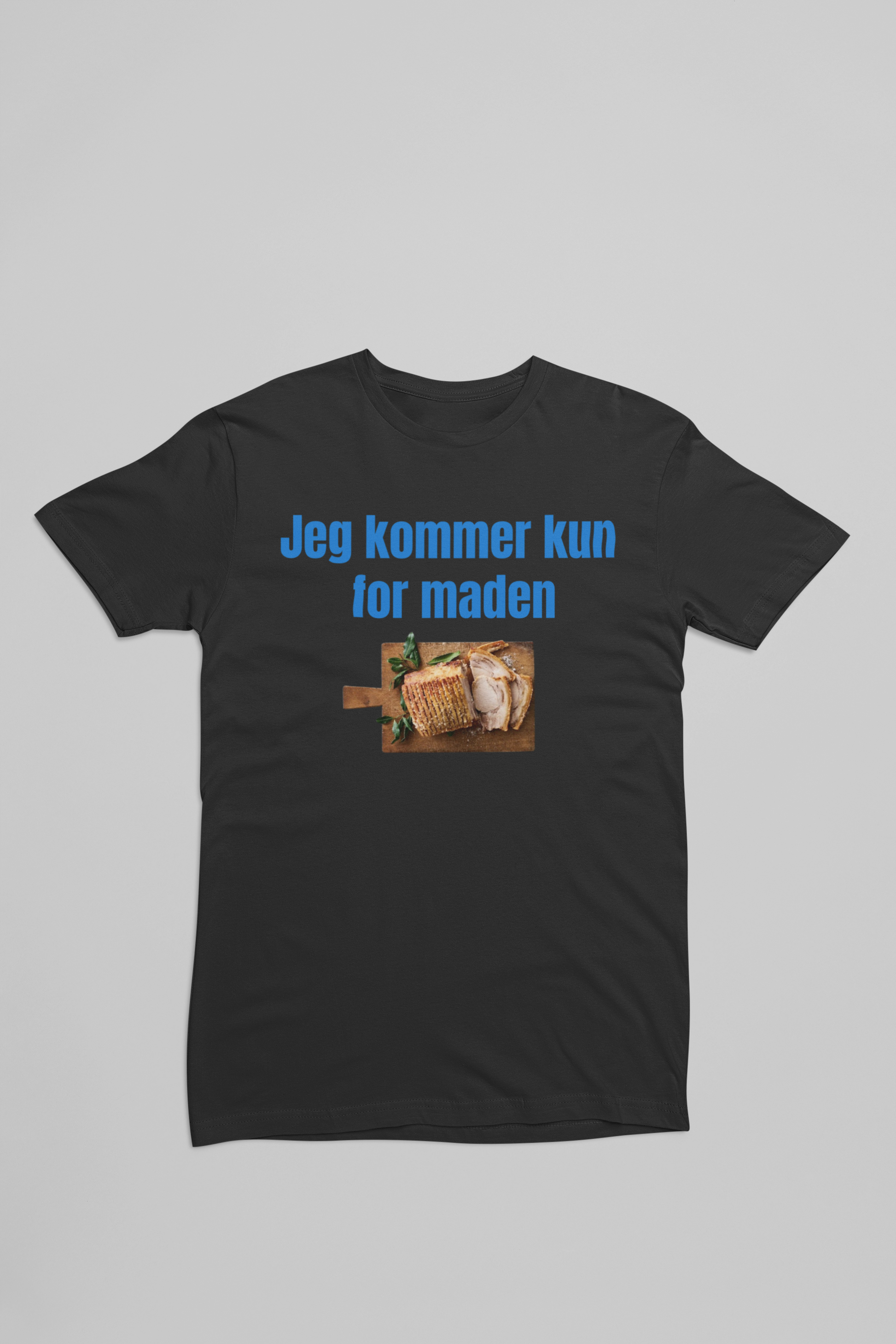 sort t-shirt med citatet Jeg kommer kun for maden