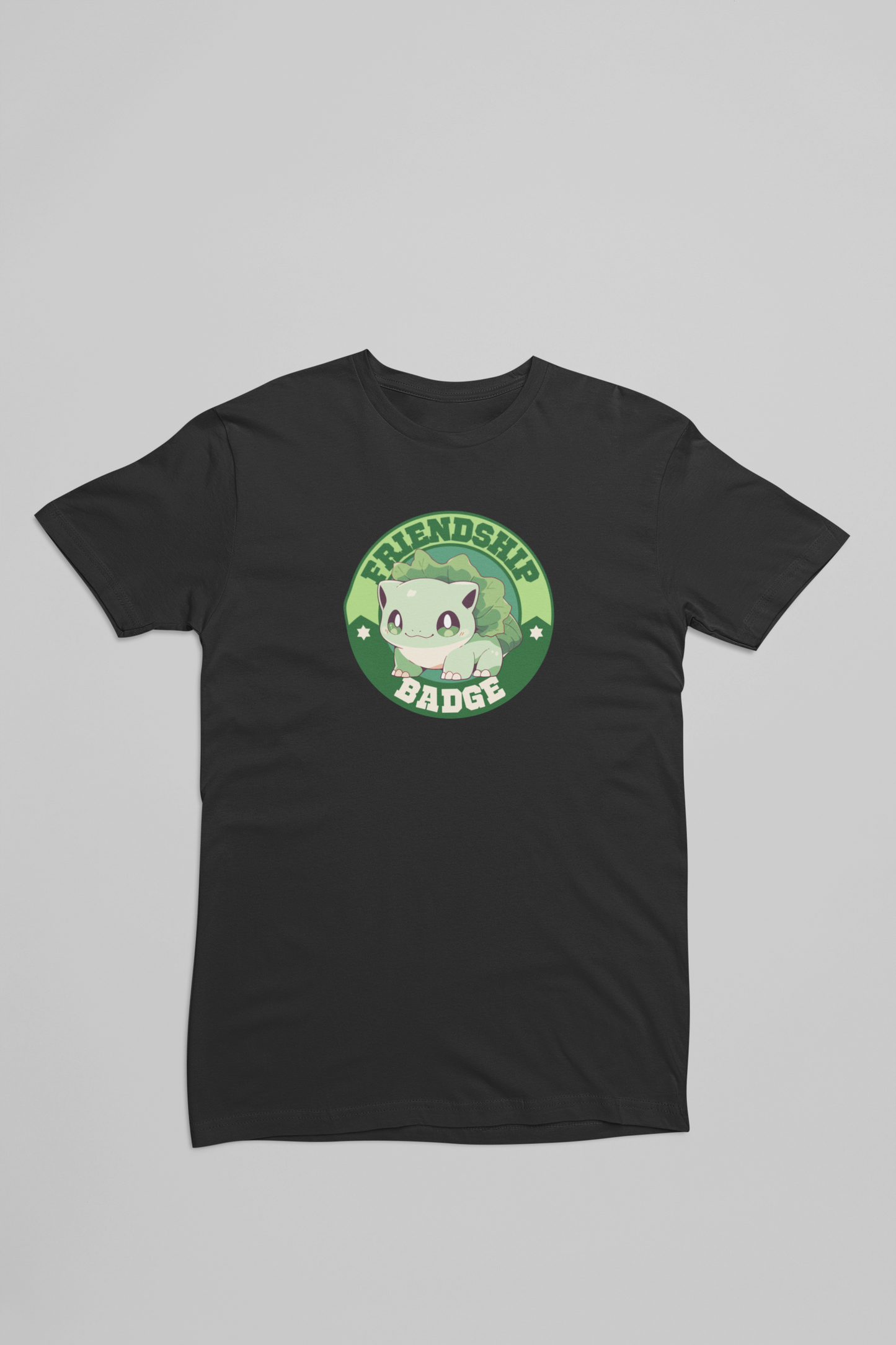 sort t-shirt med pokemon inspireret friendship badge