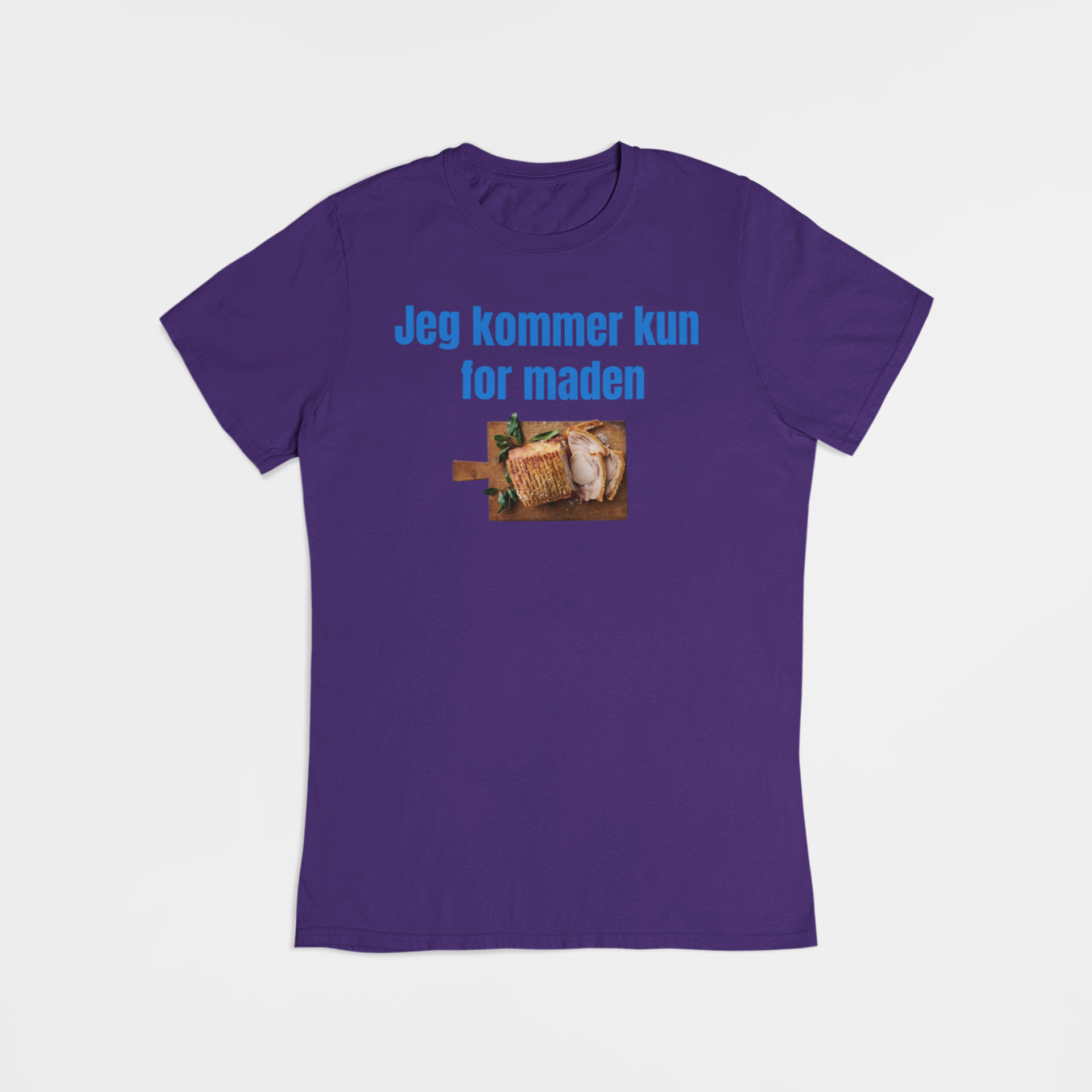 Jeg kommer kun for Flæskesteg - T-shirt - Coolshirts.dk