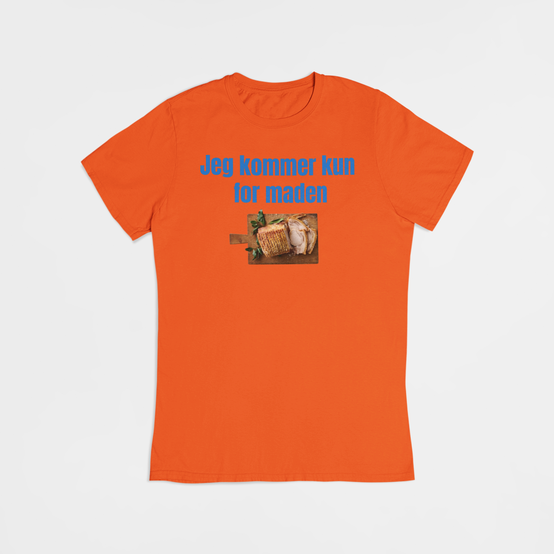 Jeg kommer kun for Flæskesteg - T-shirt - Coolshirts.dk