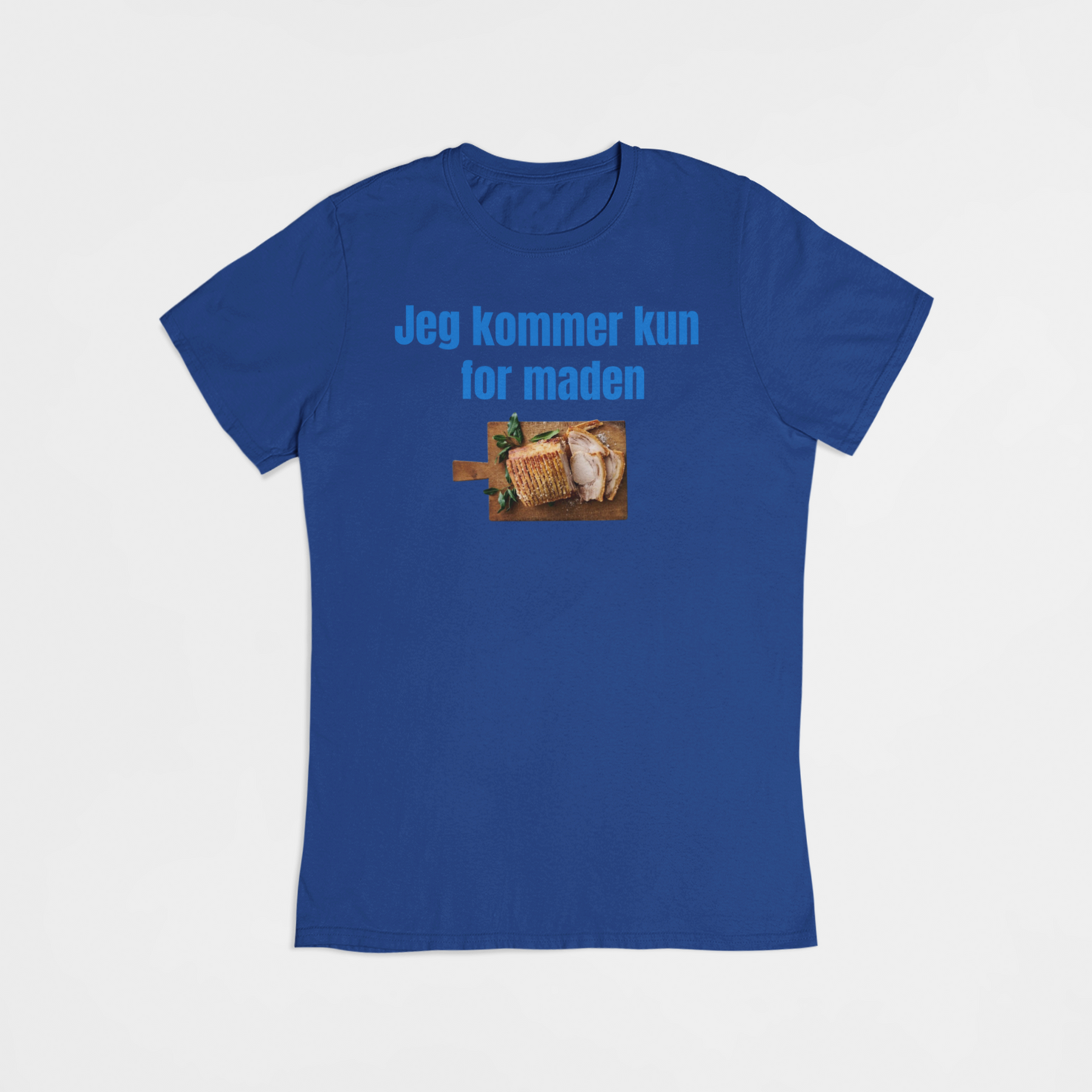 Jeg kommer kun for Flæskesteg - T-shirt - Coolshirts.dk