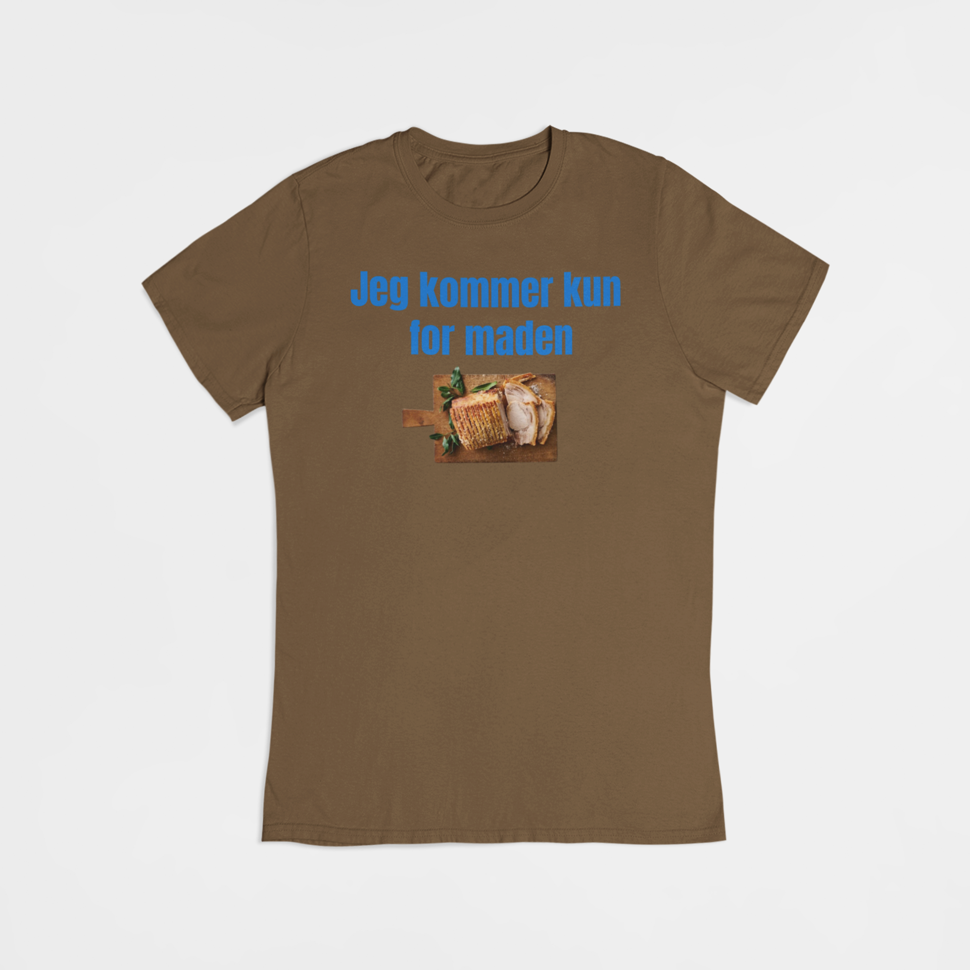 Jeg kommer kun for Flæskesteg - T-shirt - Coolshirts.dk