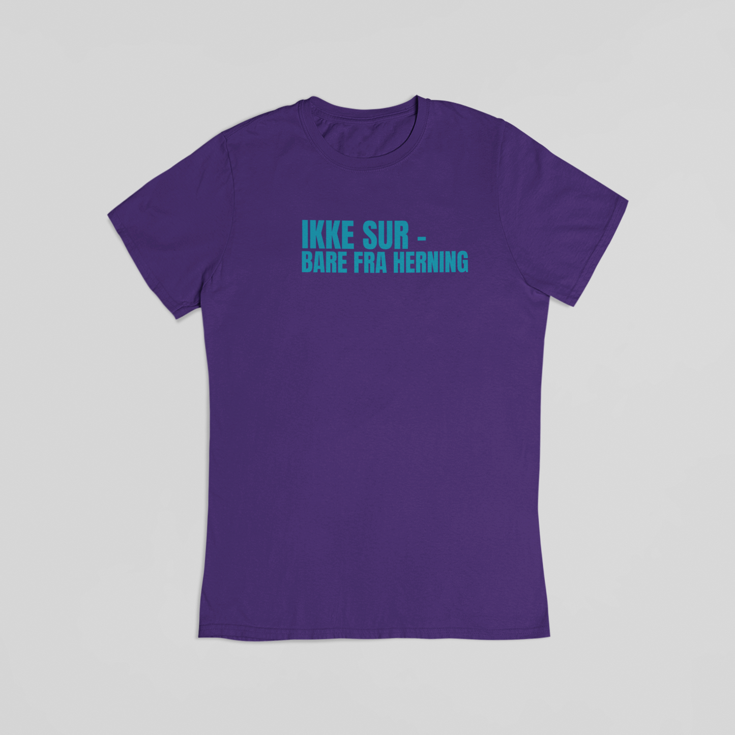 Ikke sur - bare fra Herning lilla T-shirt